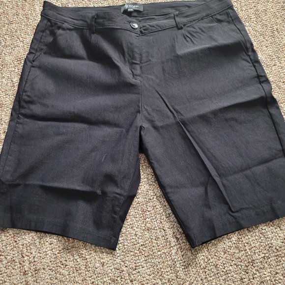 🖤 Black Shorts - Picture 1 of 3